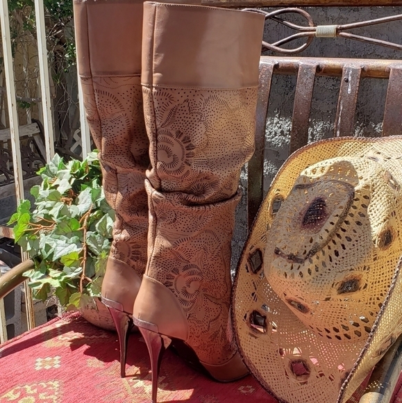 Burberry Tan Perforated Leather Knee High‎ BootsV - Picture 13 of 15